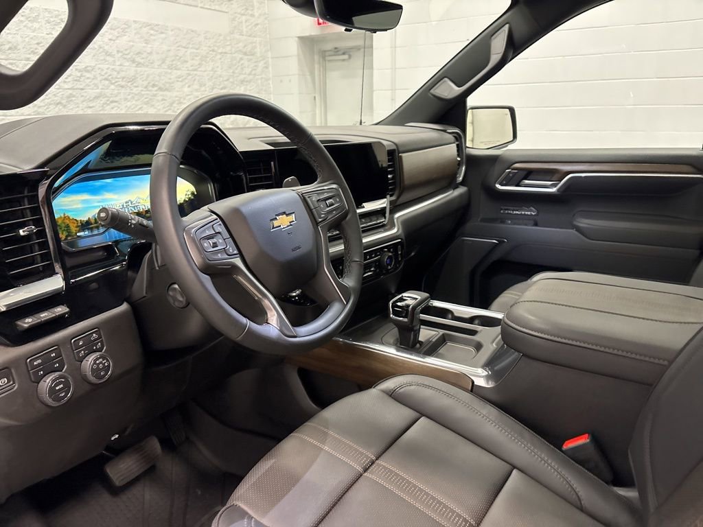 Used 2025 Chevrolet Silverado 1500 High Country w/ High Country Premium Package image 16