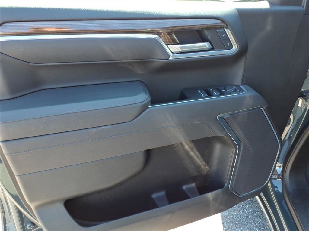 Used 2025 Chevrolet Silverado 1500 LT image 14