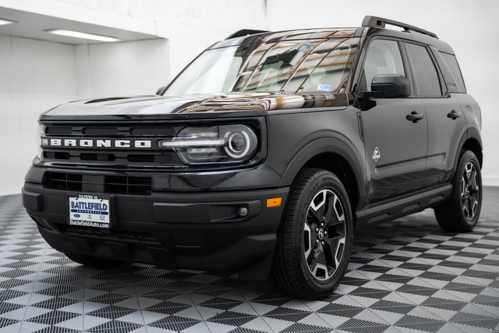 Certified 2022 Ford Bronco Sport Outer Banks w/ Tech Package AWD/4WD image 3