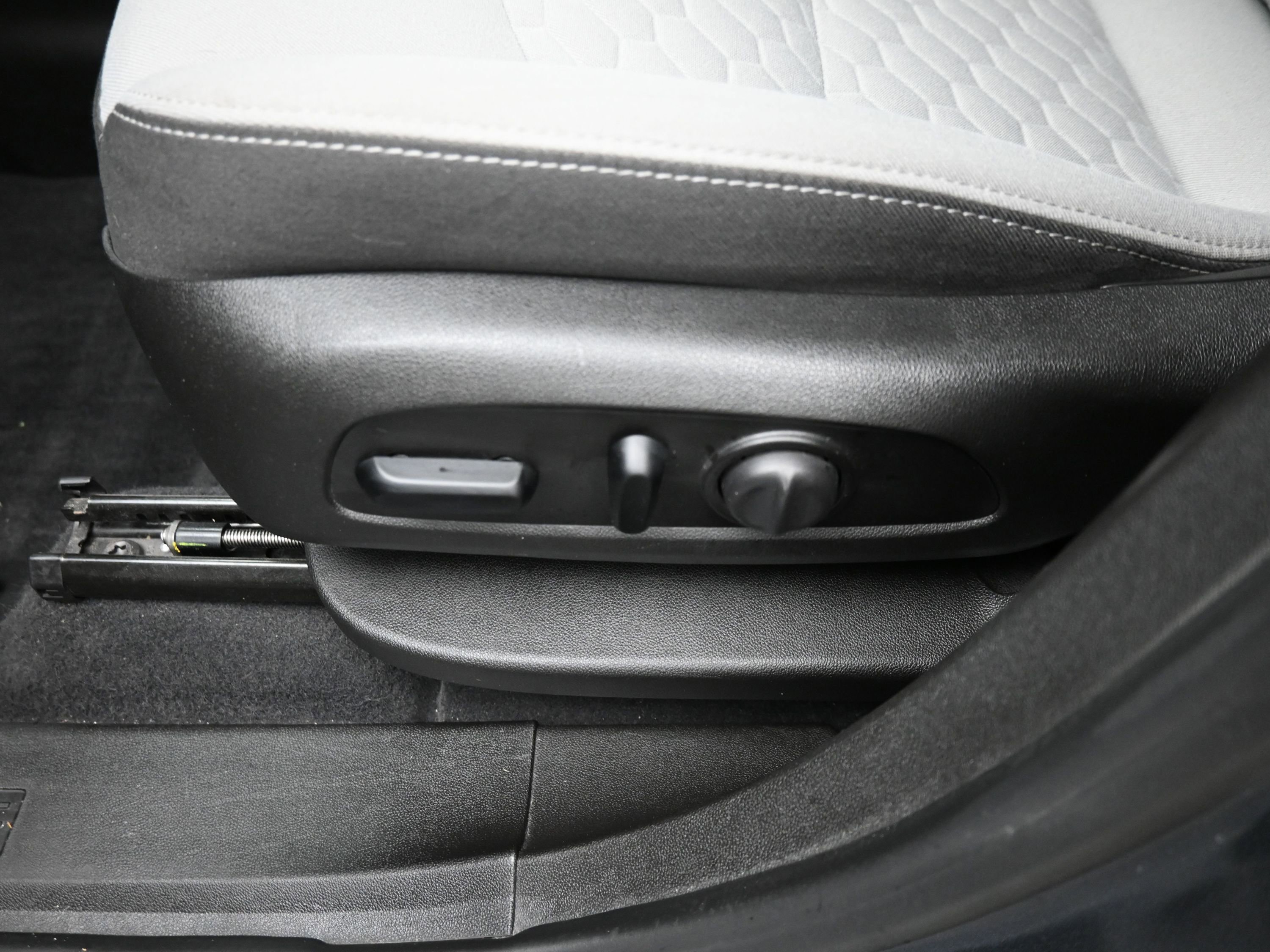 Used 2021 Chevrolet Equinox LS w/ LS Convenience Package image 6