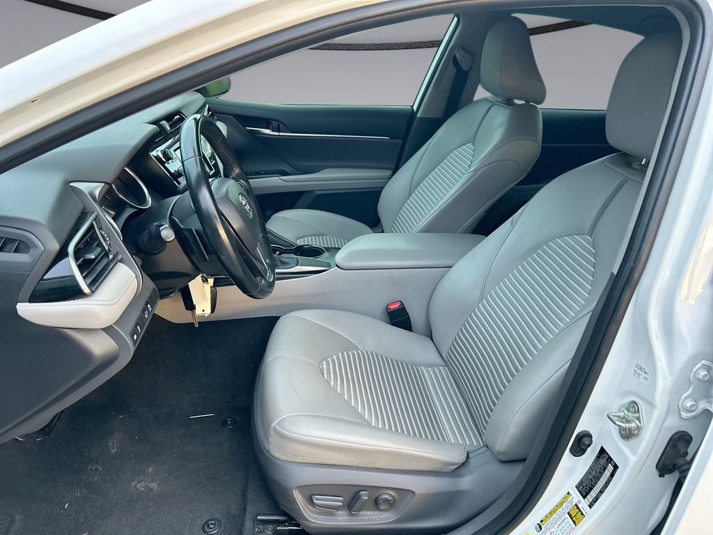 Used 2020 Toyota Camry SE FWD image 11