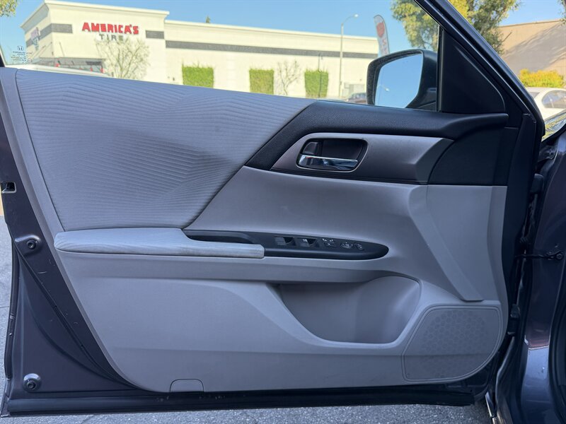 Used 2015 Honda Accord LX image 19