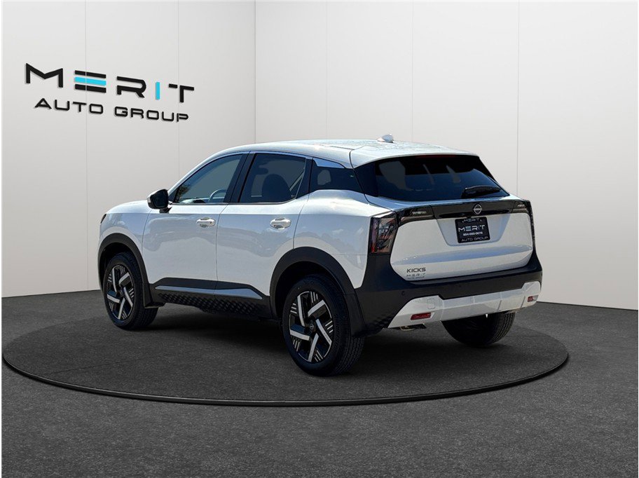 Used 2025 Nissan Kicks SV image 7