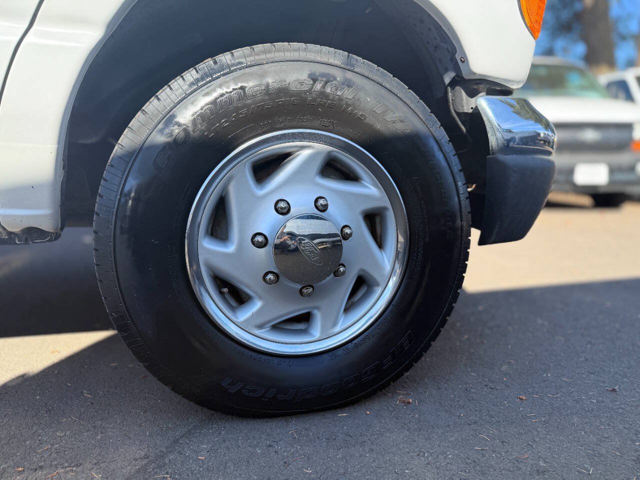 Used 2006 Ford E-350 and Econoline 350 Super Duty RWD image 31