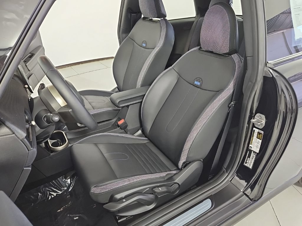 Used 2026 MINI Cooper 2-Door Hardtop FWD image 23