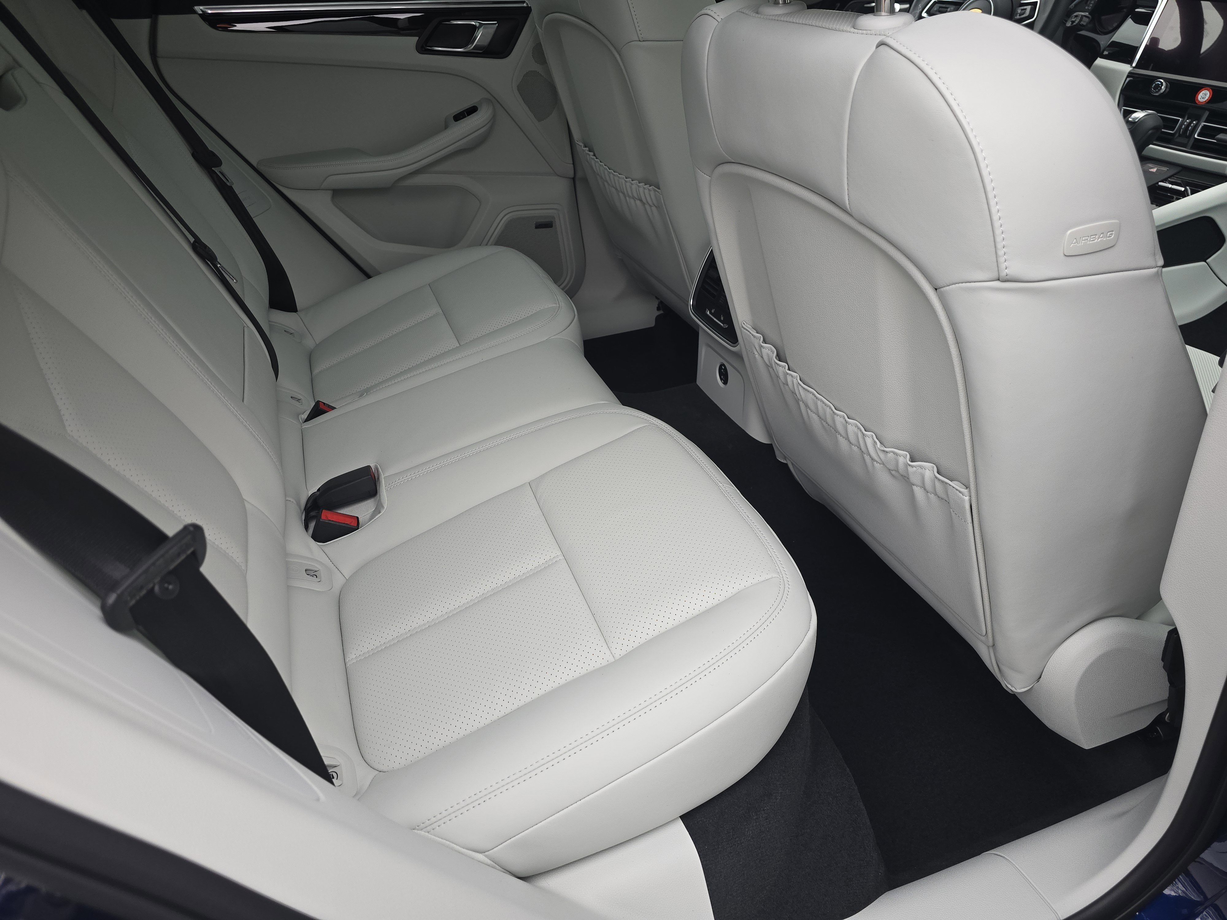 New 2026 Porsche Macan image 14