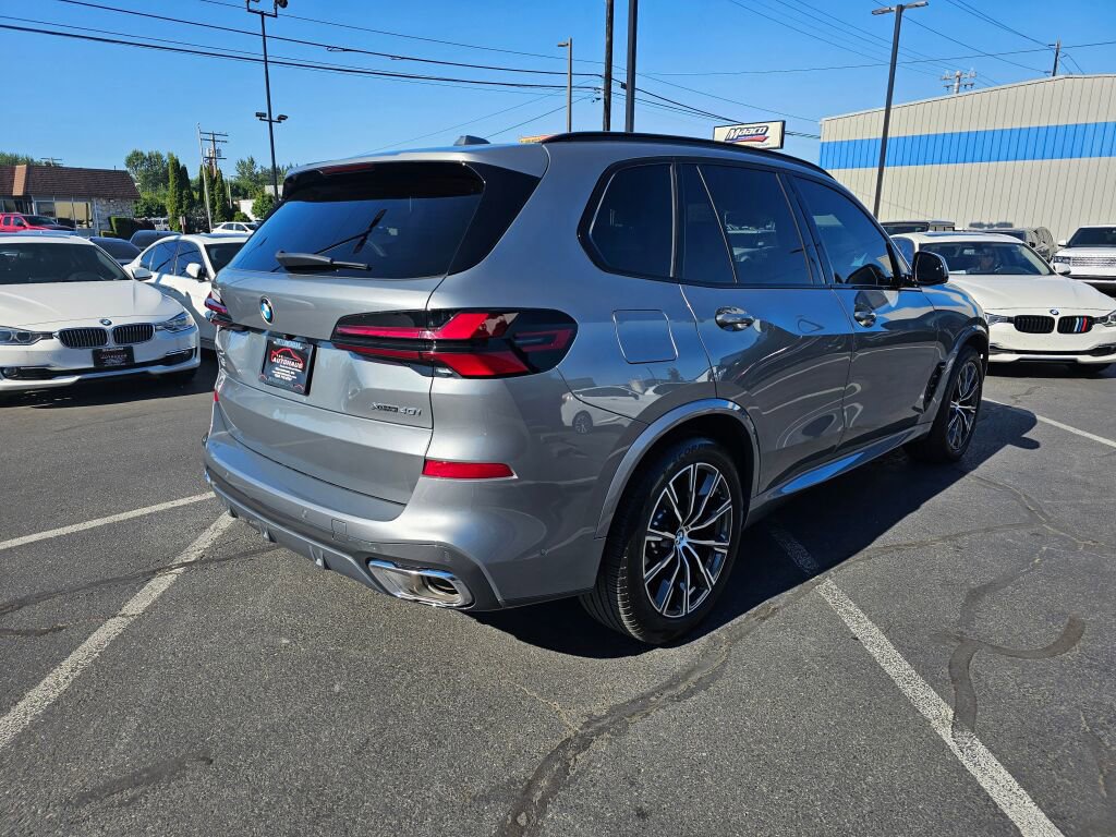 Used 2024 BMW X5 xDrive40i image 5