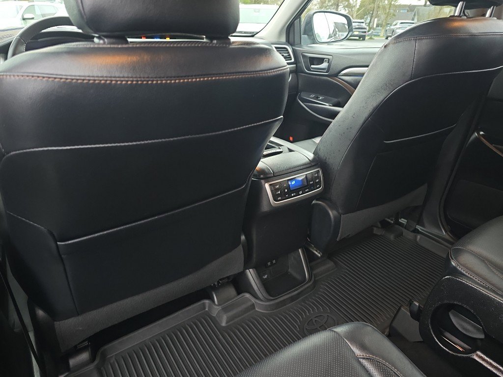 Used 2018 Toyota Highlander Limited Platinum image 19