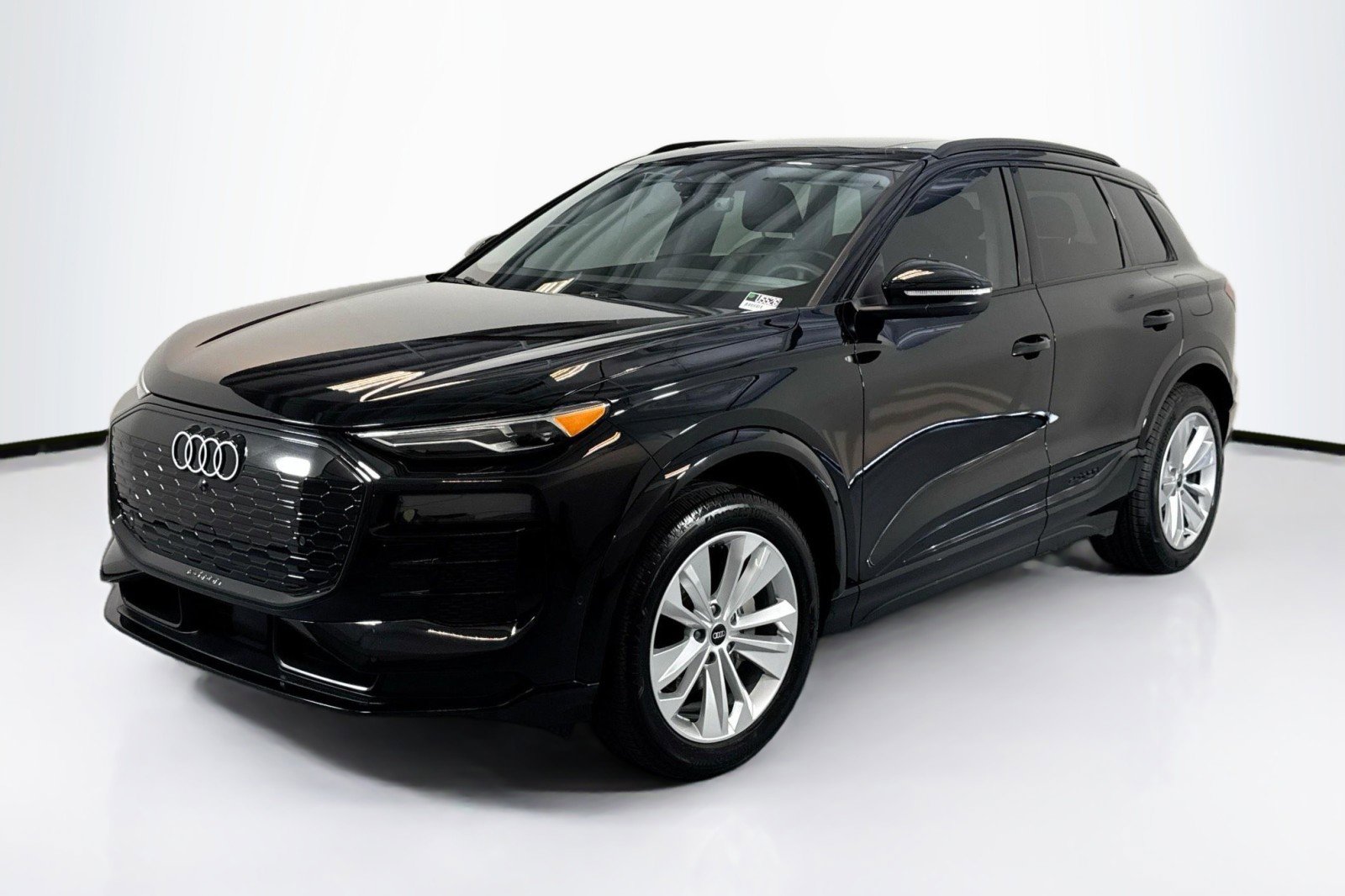 Used 2025 Audi Q6 e-tron Premium w/ Convenience Package image 1