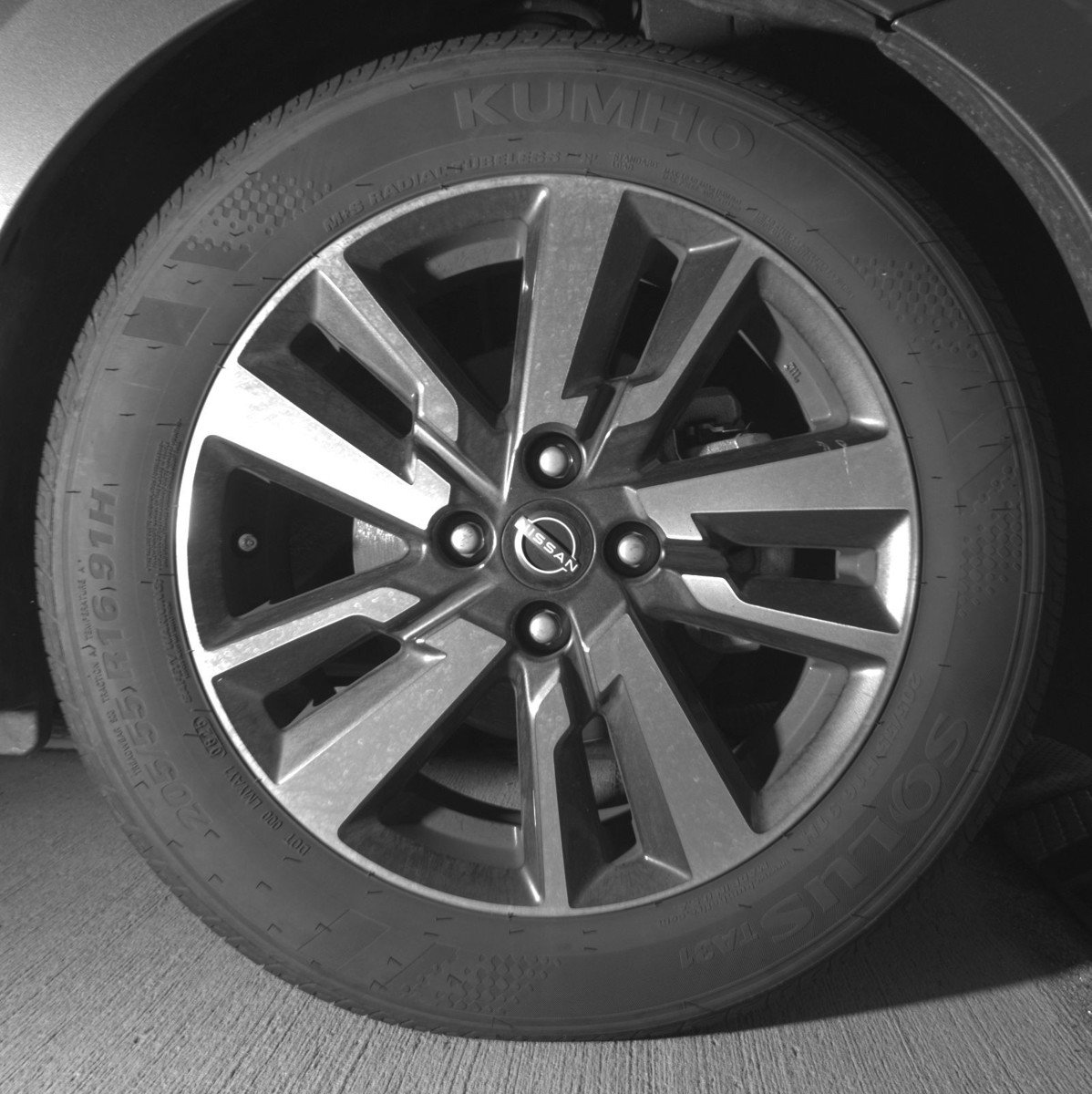 Used 2025 Nissan Versa SV FWD image 13