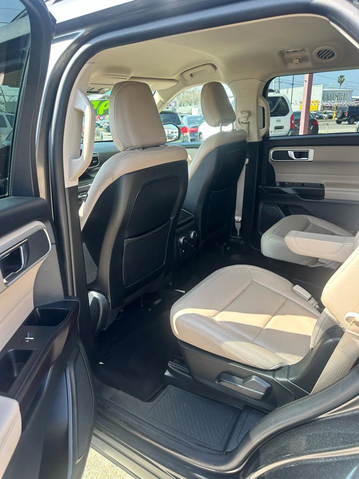 Used 2020 Ford Explorer XLT w/ Equipment Group 202A image 6