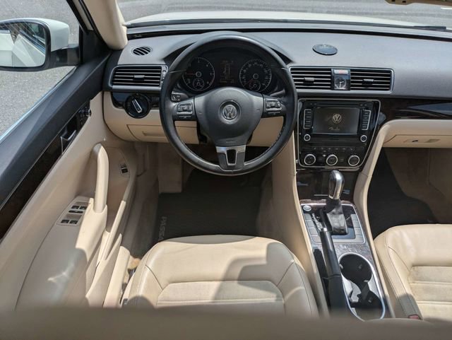 Used 2015 Volkswagen Passat TDI SEL Premium FWD image 16