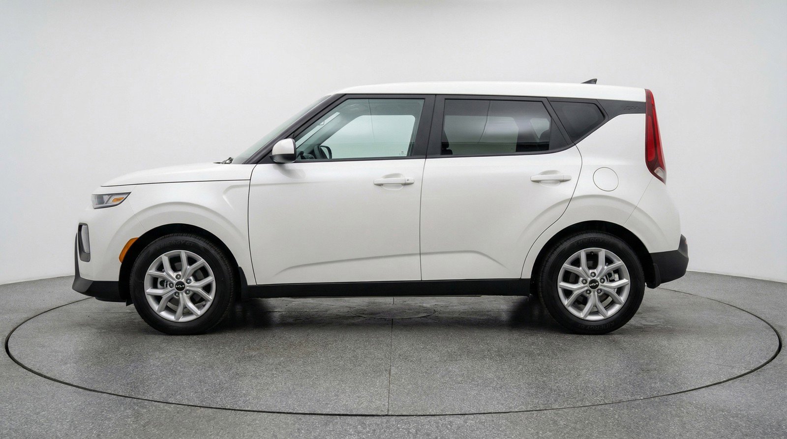 Used 2025 Kia Soul LX w/ LX Technology Package image 5