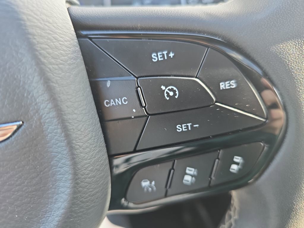 Used 2025 Chrysler Pacifica Limited FWD image 20