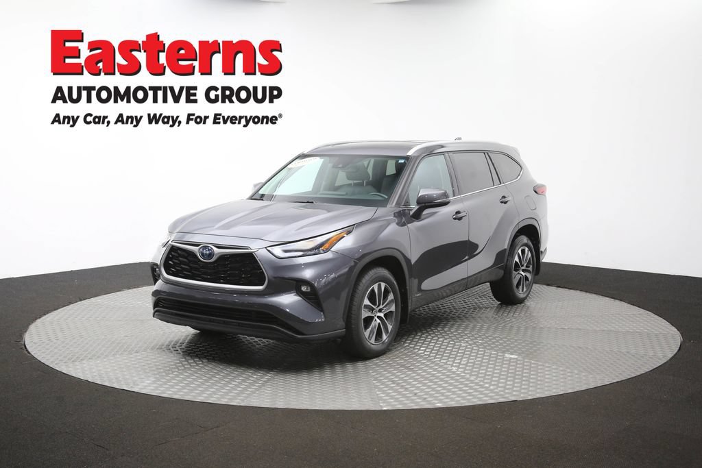 Used 2022 Toyota Highlander XLE AWD/4WD image 57