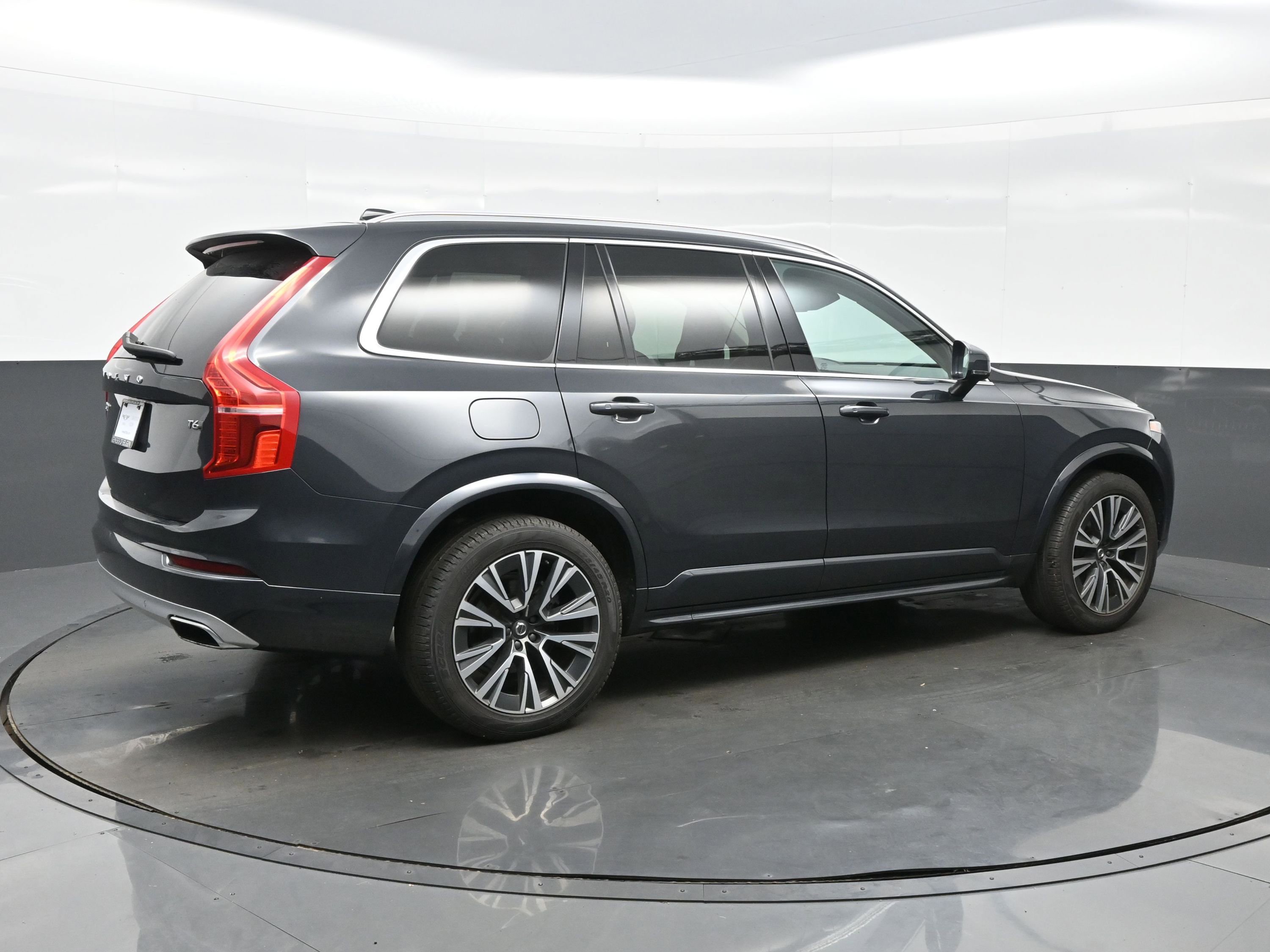 Used 2021 Volvo XC90 T6 Momentum w/ Advanced Package image 6