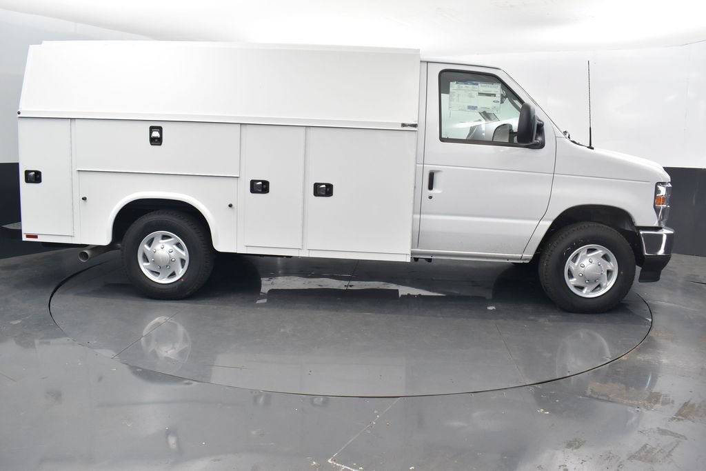 New 2026 Ford E-350 and Econoline 350 Super Duty w/ Power Equipment Group RWD image 4