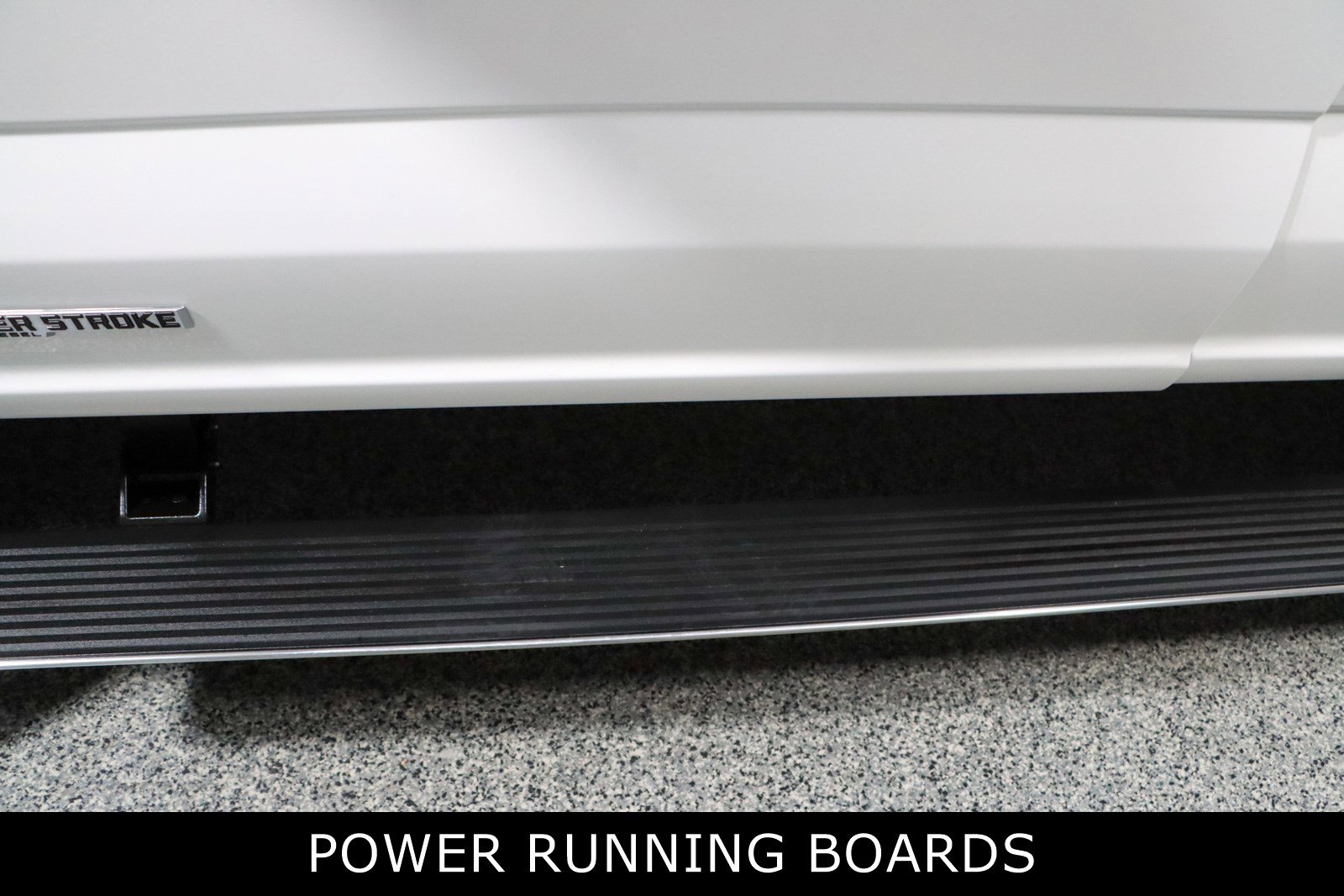 Used 2025 Ford F450 Platinum w/ FX4 Off-Road Package AWD/4WD image 12