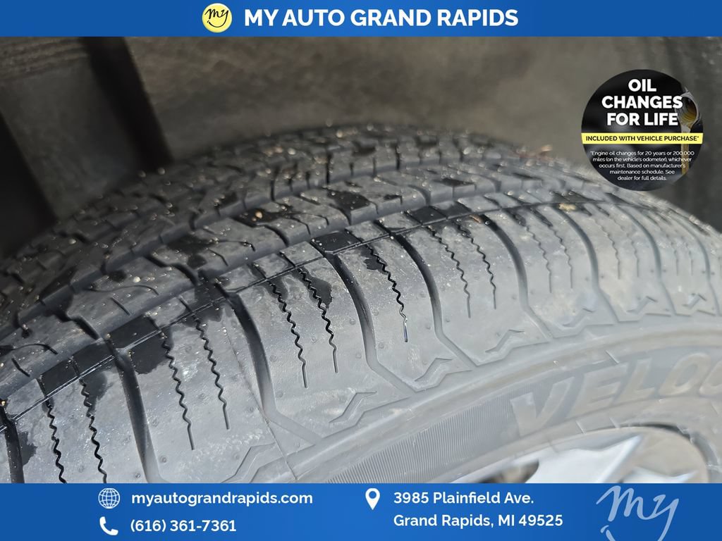 Used 2023 Volkswagen Tiguan SE AWD/4WD image 33