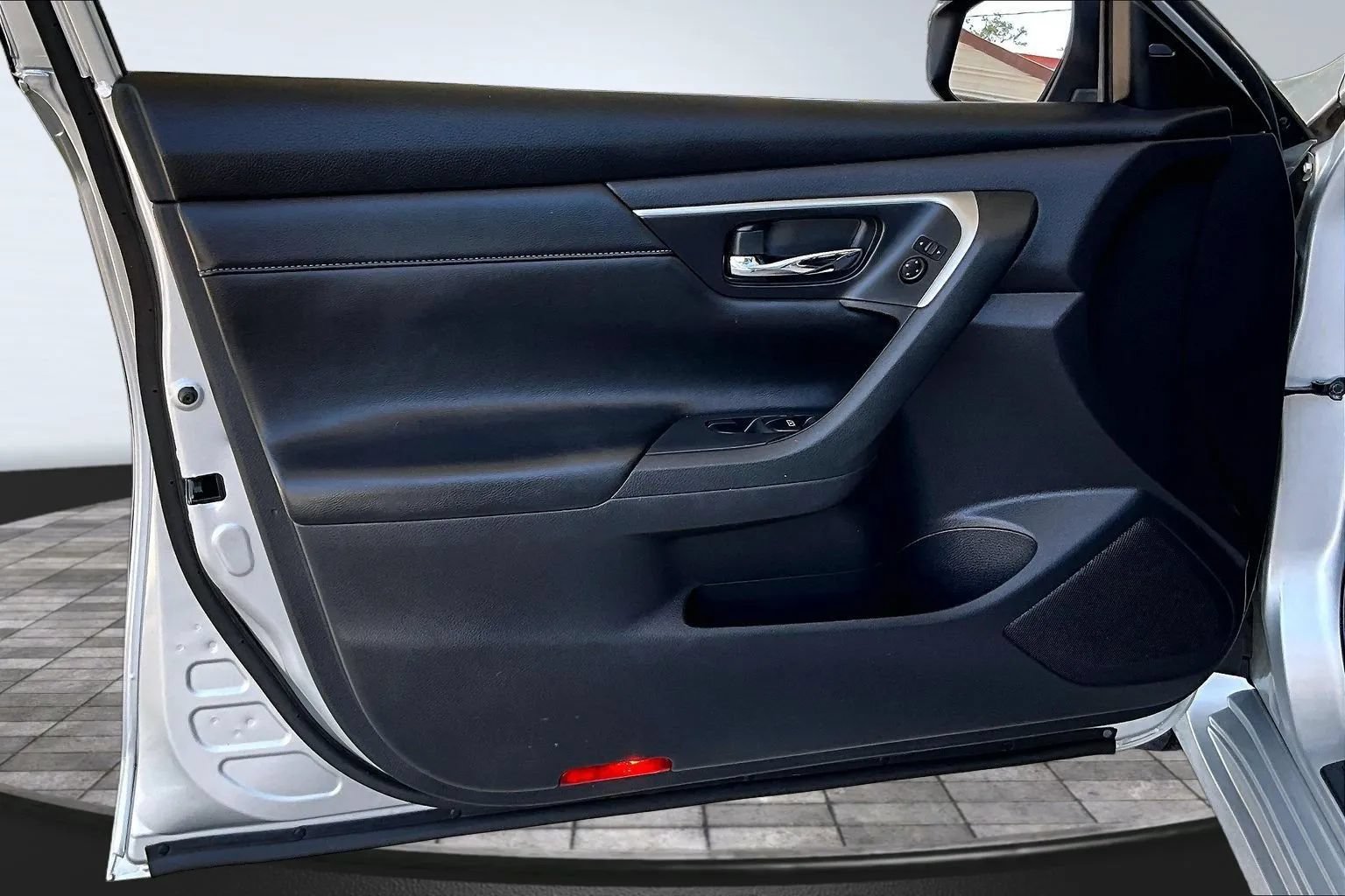 Used 2018 Nissan Altima 2.5 SL FWD image 17