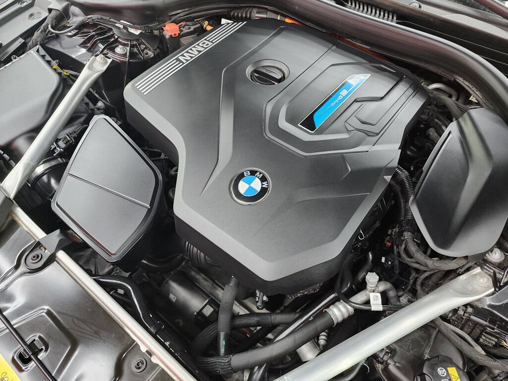 Used 2023 BMW 530e w/ M Sport Package image 37