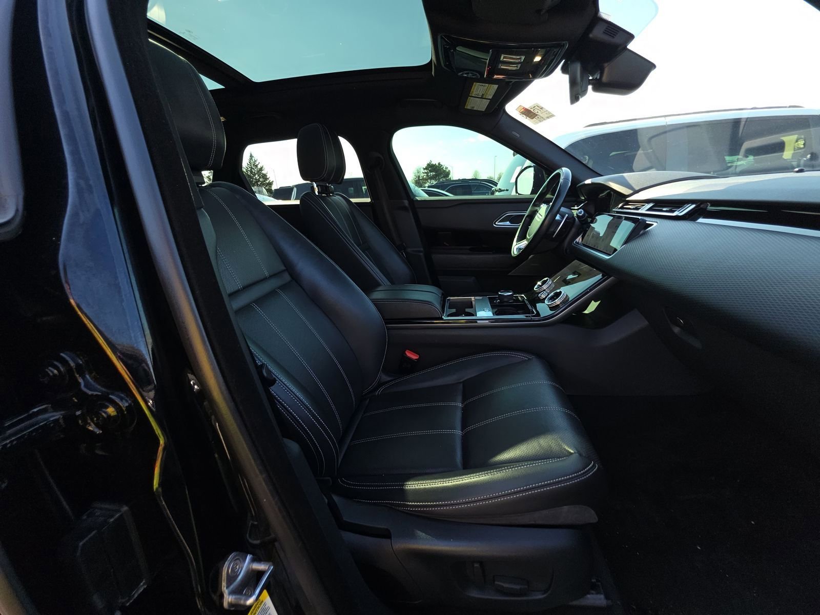 Used 2019 Land Rover Range Rover Velar R-Dynamic SE AWD/4WD image 8