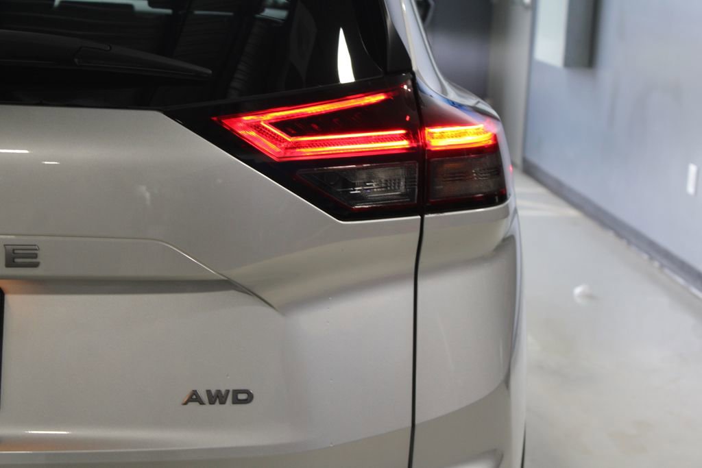 Used 2025 Nissan Rogue S AWD/4WD image 37