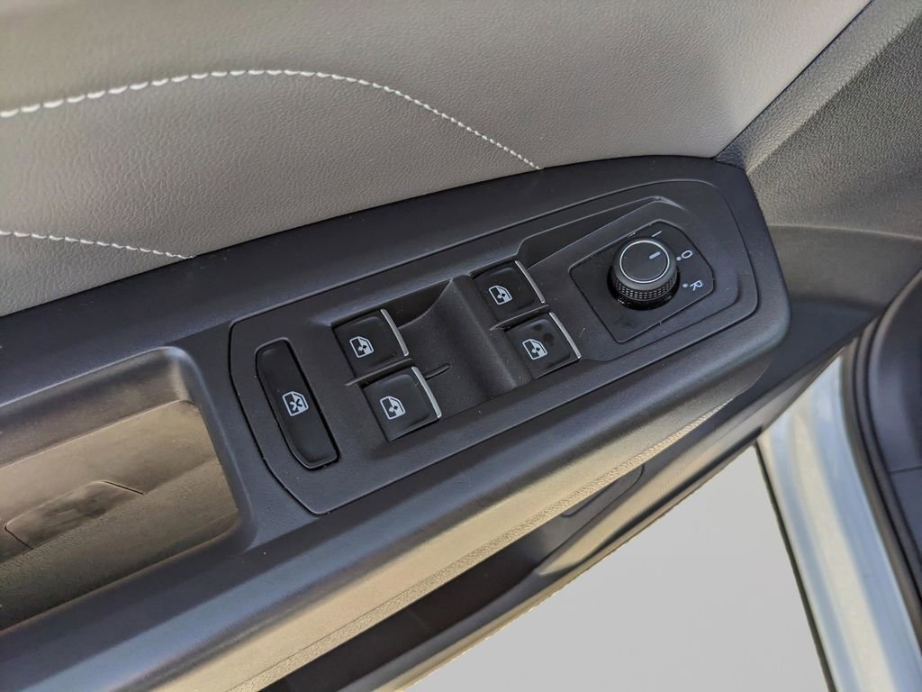 Used 2023 Volkswagen Atlas Cross Sport SE FWD image 18