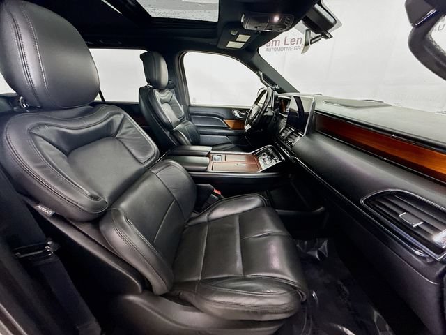 Used 2018 Lincoln Navigator L Select RWD image 32