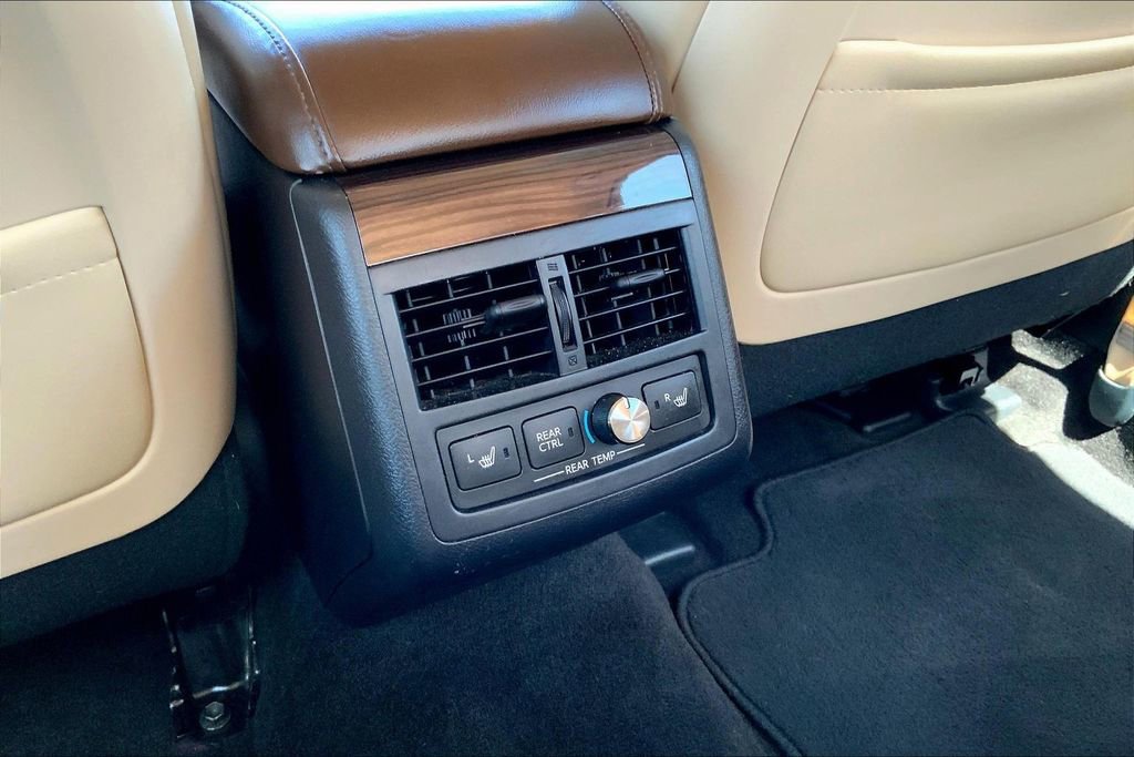 Used 2015 Toyota Avalon Limited w/ Technology Package image 10