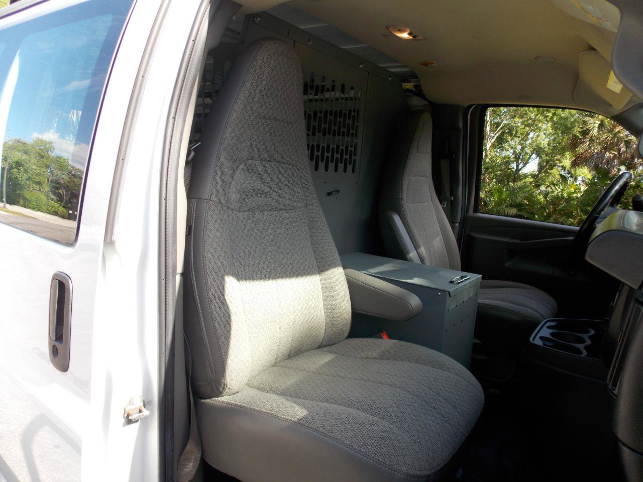 Used 2022 Chevrolet Express 2500 w/ Driver Convenience Package RWD image 16