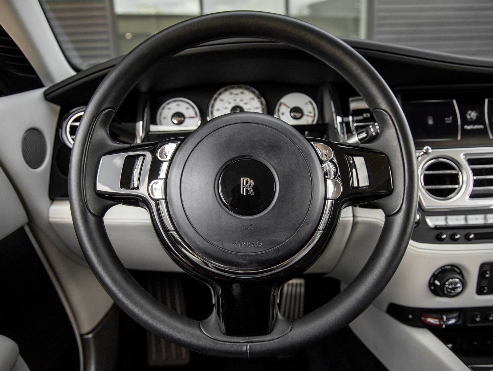 Used 2018 Rolls-Royce Wraith RWD image 31