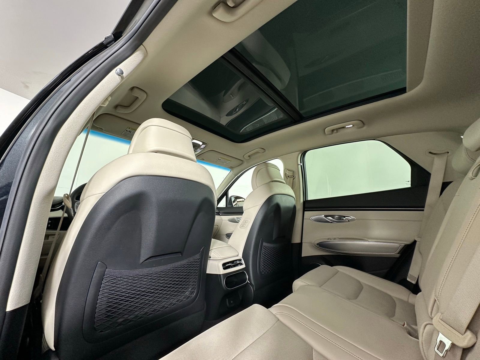 Used 2022 Genesis GV70 2.5T w/ Select Package image 19