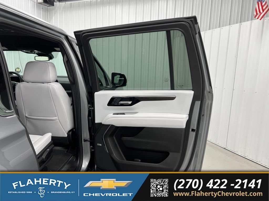 Used 2026 Chevrolet Suburban Premier AWD/4WD image 12