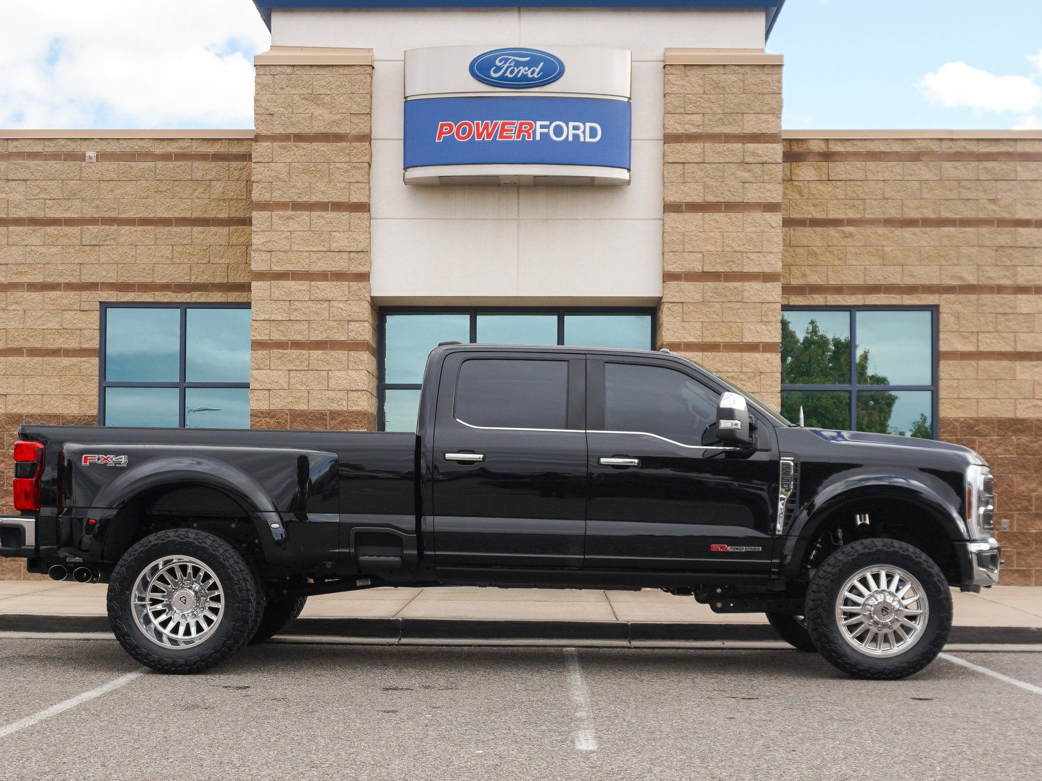 Used 2025 Ford F450 Lariat w/ Chrome Package image 4