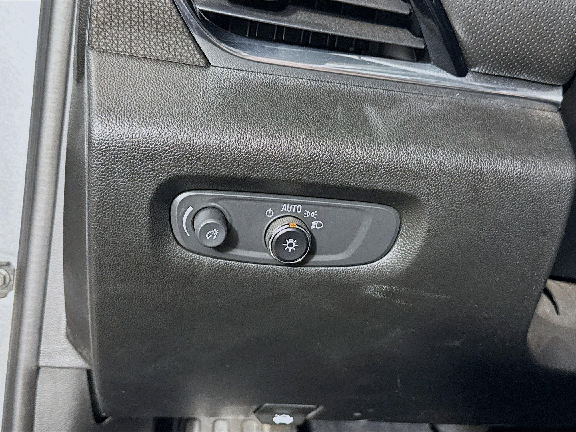 Used 2024 Chevrolet Traverse Premier w/ Redline Edition AWD/4WD image 11