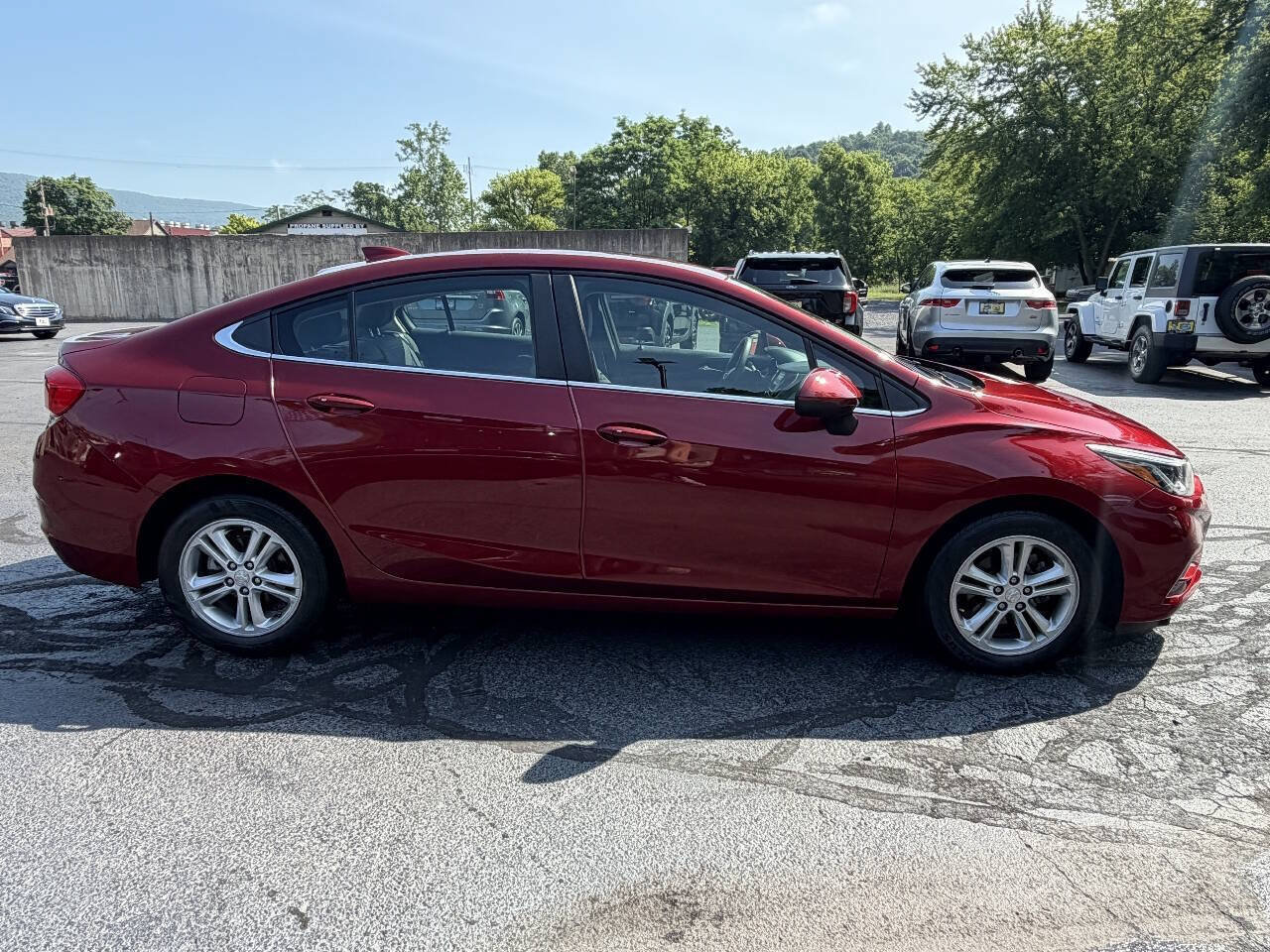 Used 2017 Chevrolet Cruze LT w/ Convenience Package FWD image 11