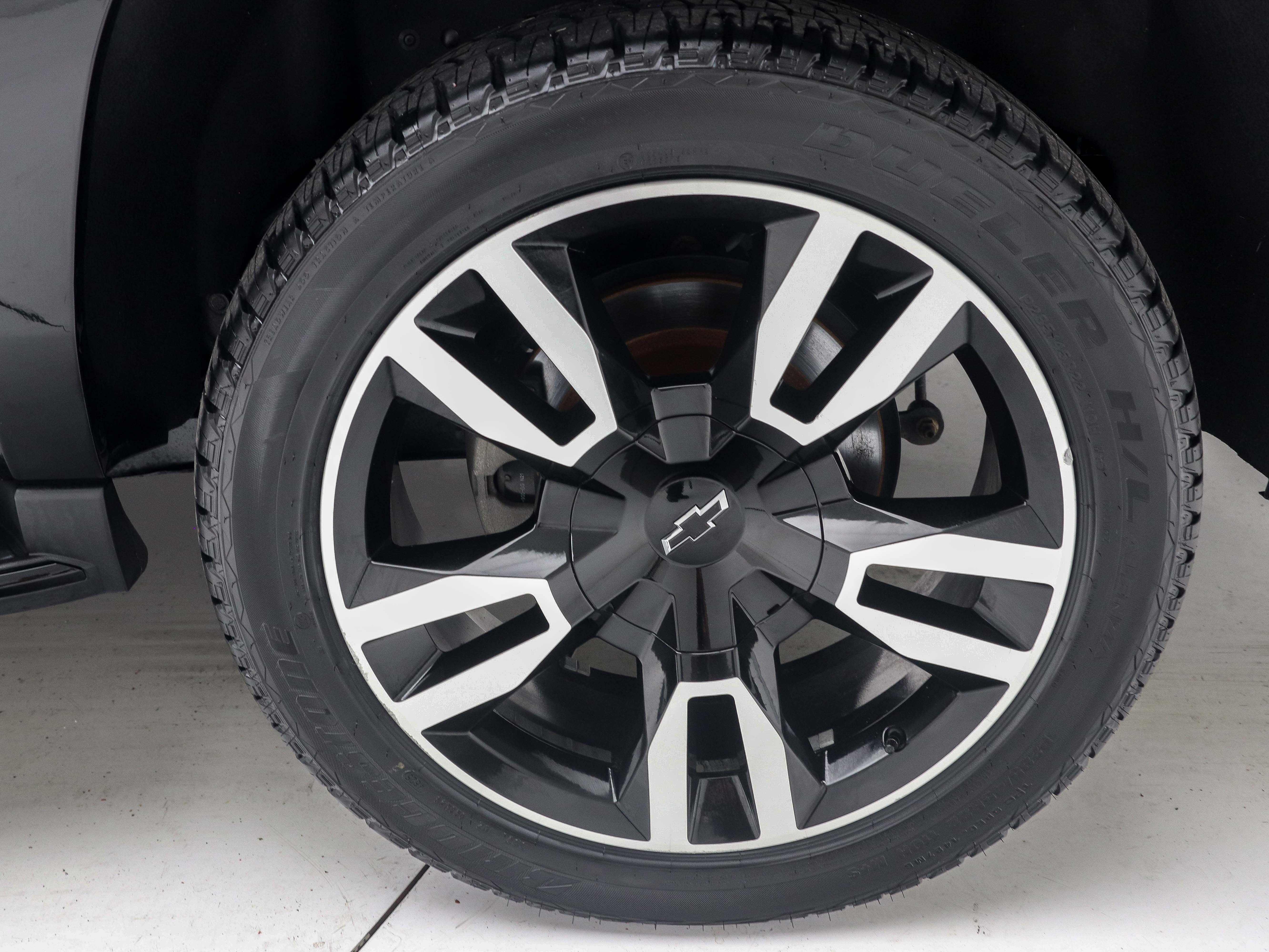 Used 2020 Chevrolet Suburban Premier AWD/4WD image 30