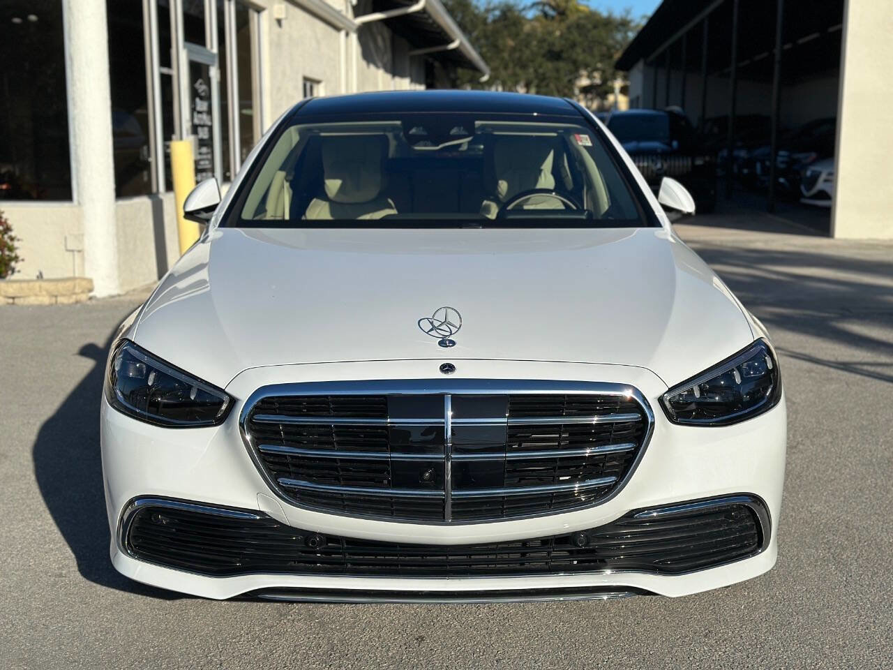 Used 2025 Mercedes-Benz S 580 4MATIC Sedan image 2