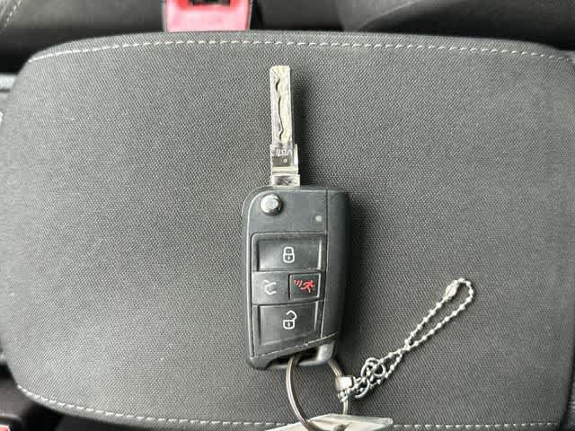 Used 2019 Volkswagen Golf S AWD/4WD image 33