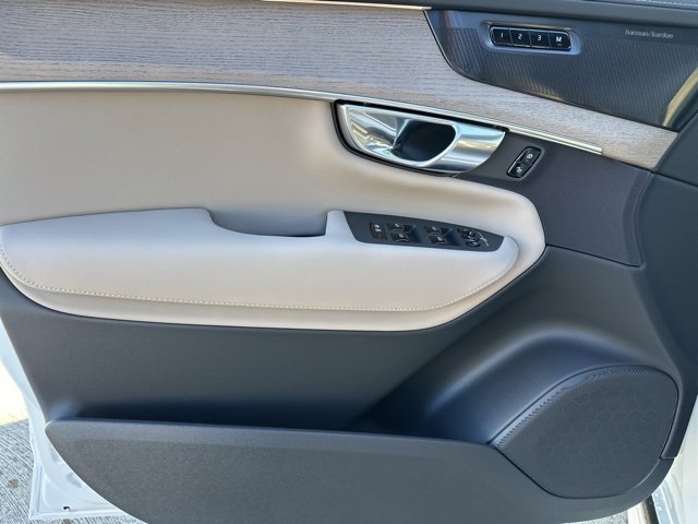 New 2026 Volvo XC90 B6 Plus image 12