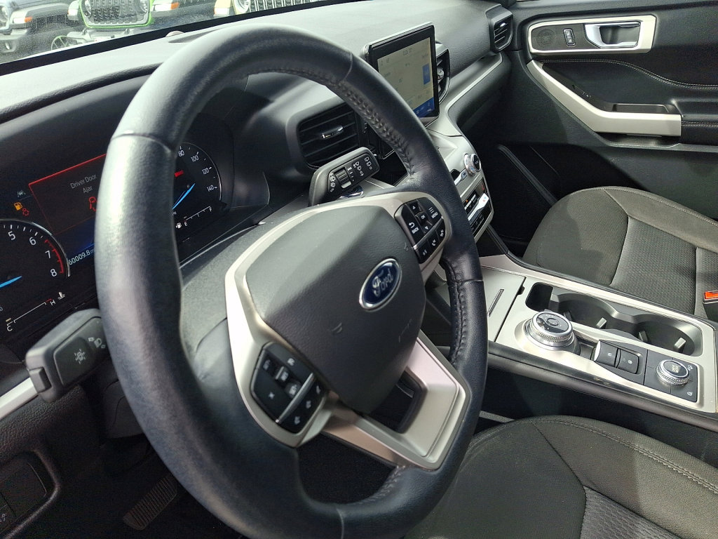 Used 2022 Ford Explorer XLT image 25