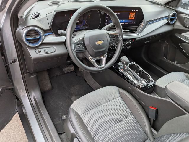 Used 2025 Chevrolet Trax LT w/ LT Convenience Package image 11