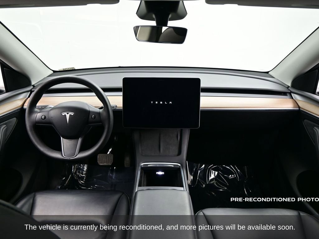 Used 2025 Tesla Model Y Long Range image 25