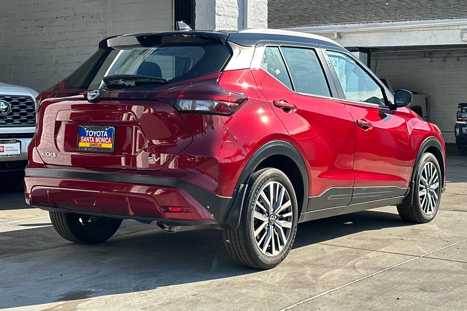 Used 2023 Nissan Kicks SV image 4