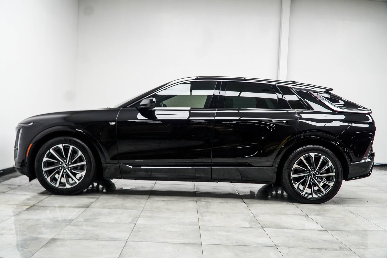Used 2024 Cadillac Lyriq Sport RWD image 11