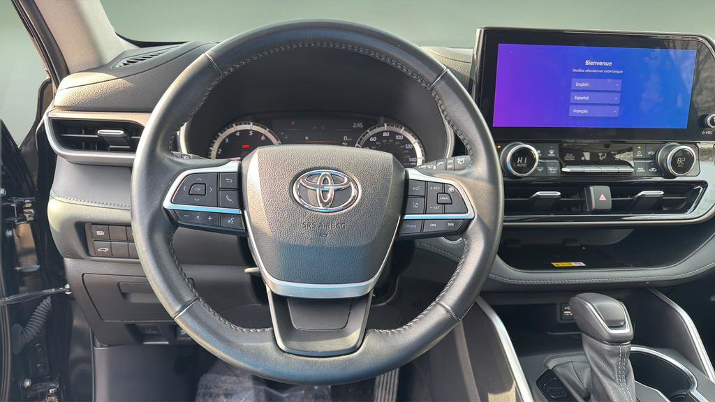 Used 2023 Toyota Highlander XLE image 22