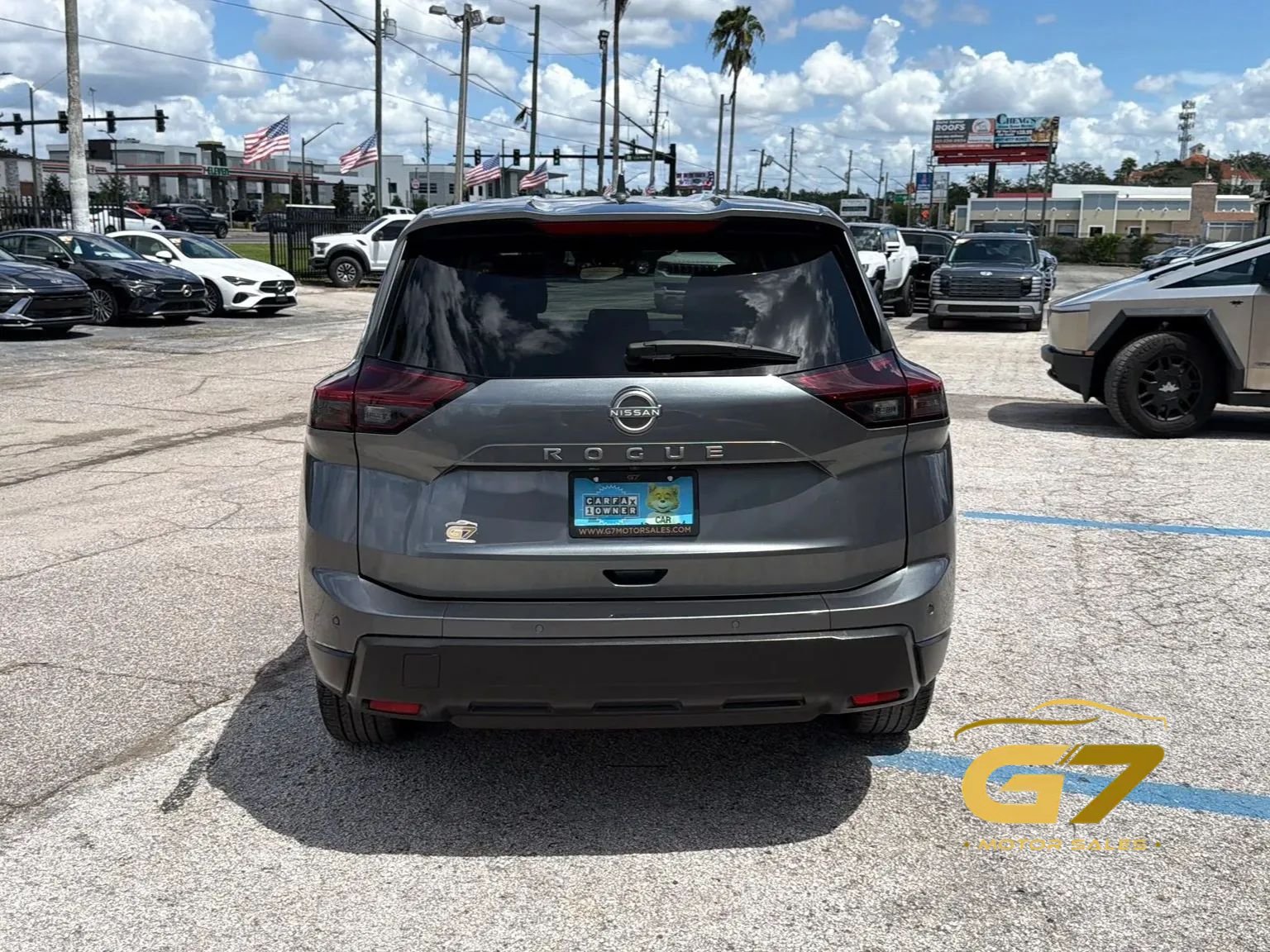 Used 2025 Nissan Rogue SV FWD image 3
