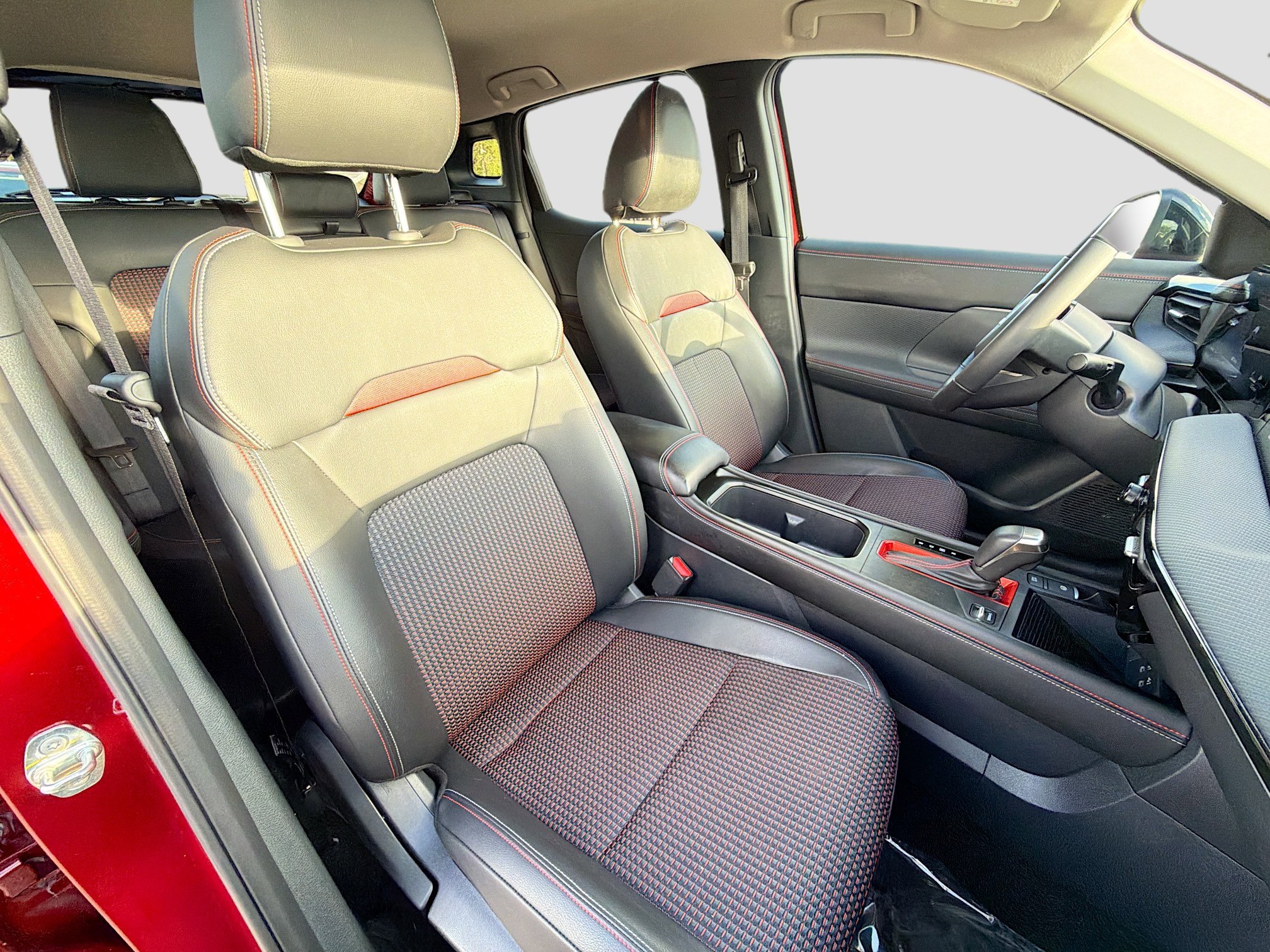 Used 2025 Nissan Kicks SR image 14