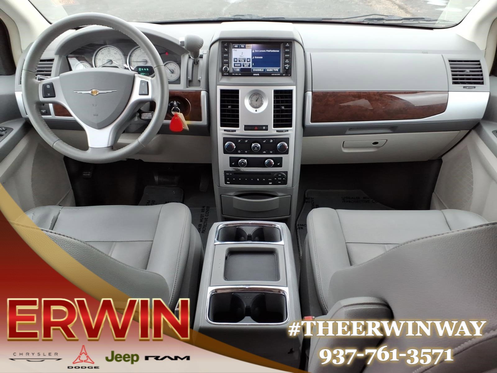 Used 2010 Chrysler Town & Country Touring FWD image 24